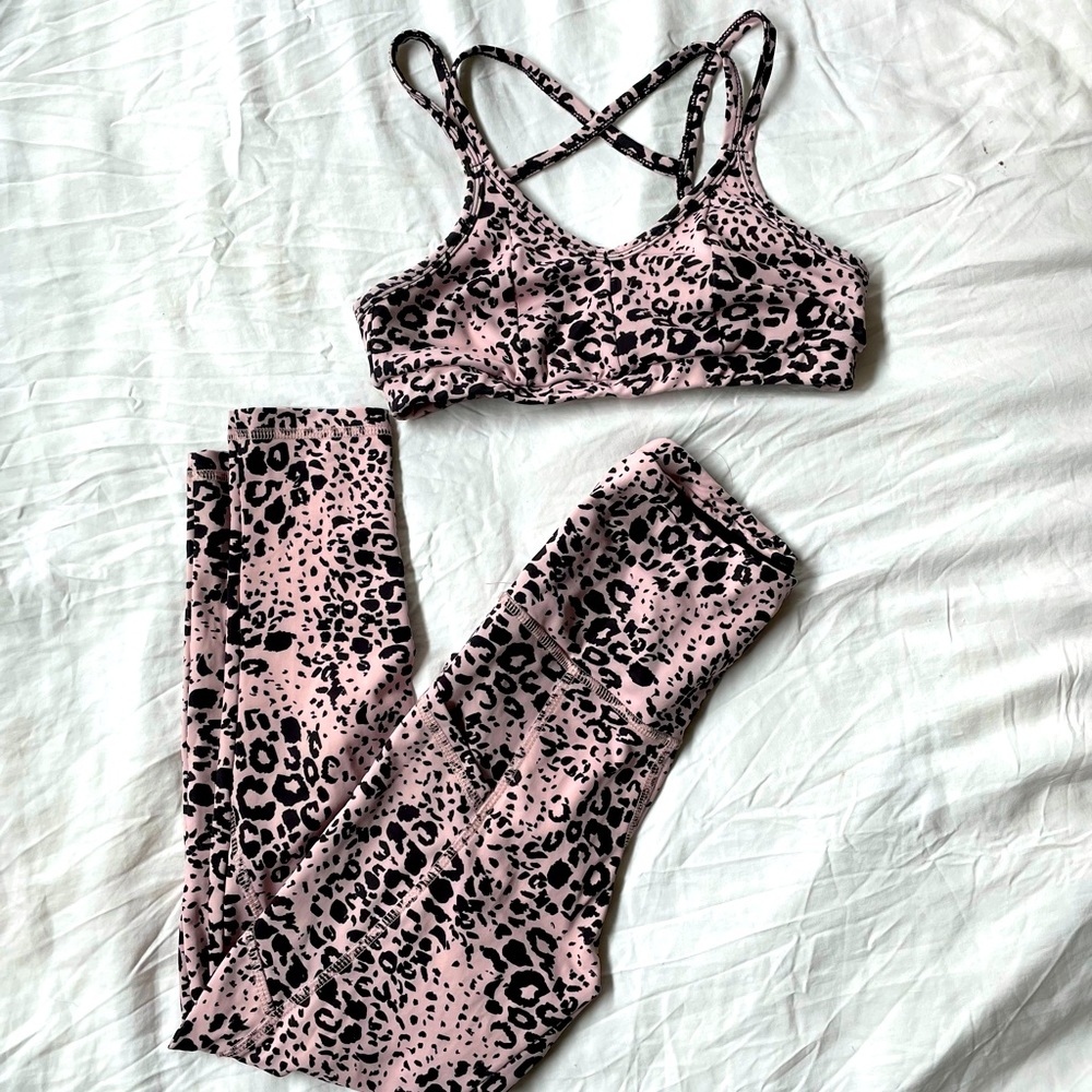 STRUT THIS matching leggings/sports bra set